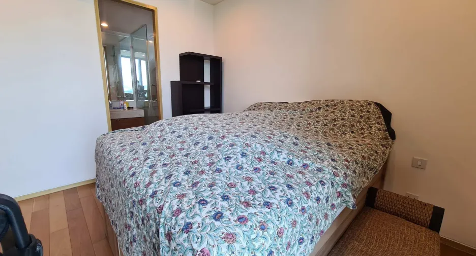 For rent 2 bedrooms condo in Yan Nawa, Bangkok