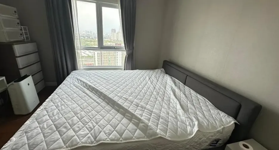 Condo en alquiler de 3 habitaciones en Huai Khwang, Bangkok