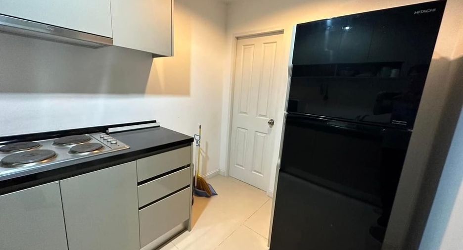 Condo en alquiler de 3 habitaciones en Huai Khwang, Bangkok