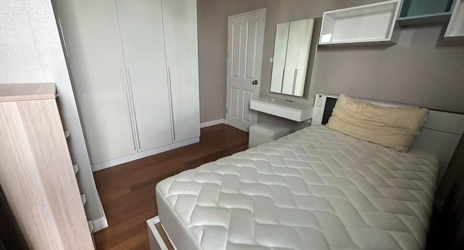 Condo en alquiler de 3 habitaciones en Huai Khwang, Bangkok
