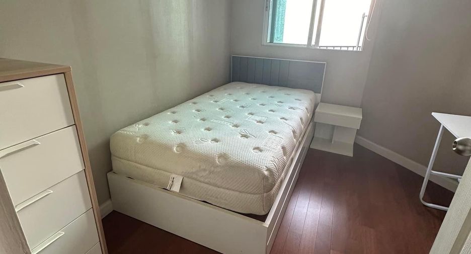 Condo en alquiler de 3 habitaciones en Huai Khwang, Bangkok