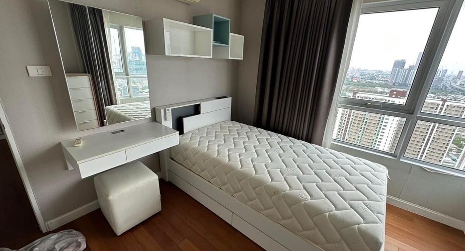 À louer 3 chambres condo à Huai Khwang, Bangkok