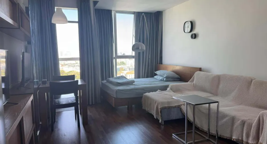 Wohnung zur Miete mit Studio in Khlong Toei, Bangkok