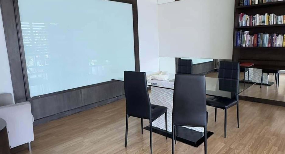 Wohnung zur Miete mit Studio in Khlong Toei, Bangkok