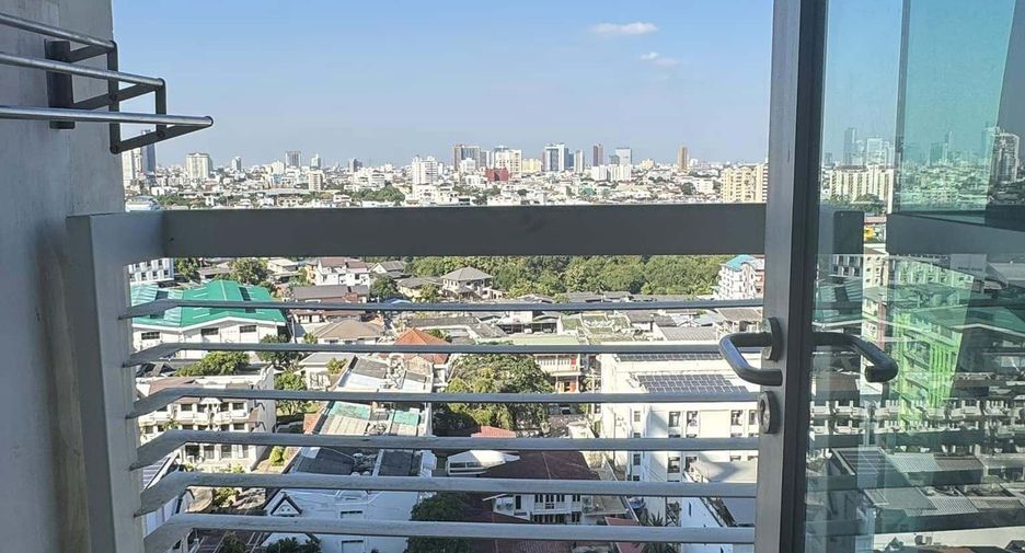 Wohnung zur Miete mit Studio in Khlong Toei, Bangkok