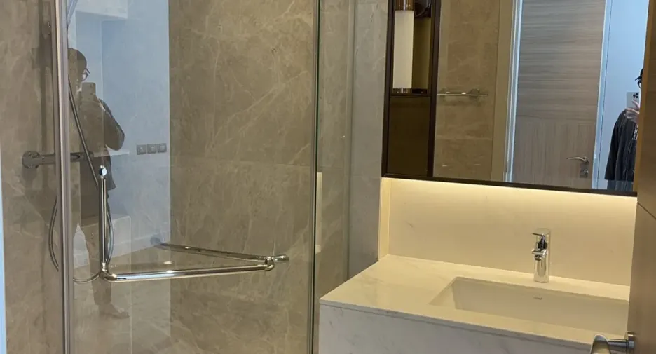 For rent 2 bedrooms condo in Pathum Wan, Bangkok