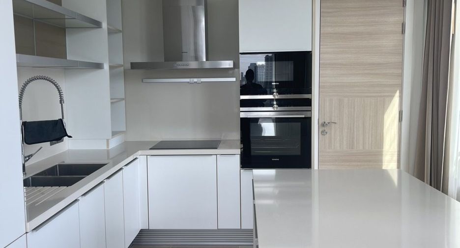 For rent 2 bedrooms condo in Pathum Wan, Bangkok