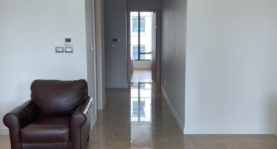 For rent 2 bedrooms condo in Pathum Wan, Bangkok