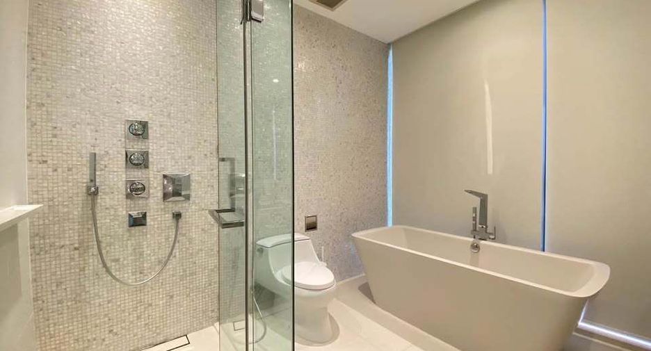 For rent 2 bedrooms condo in Khlong Toei, Bangkok