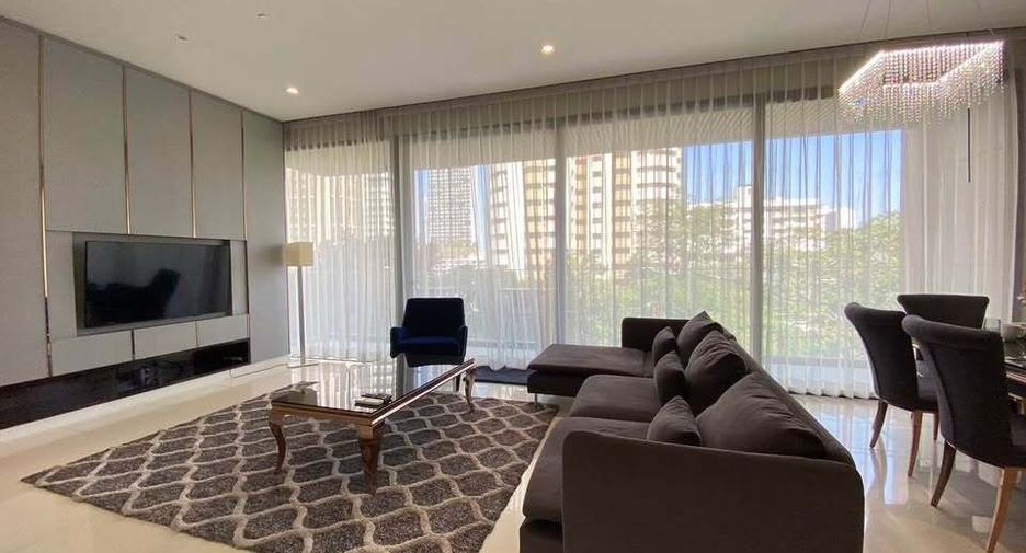 For rent 2 bedrooms condo in Khlong Toei, Bangkok