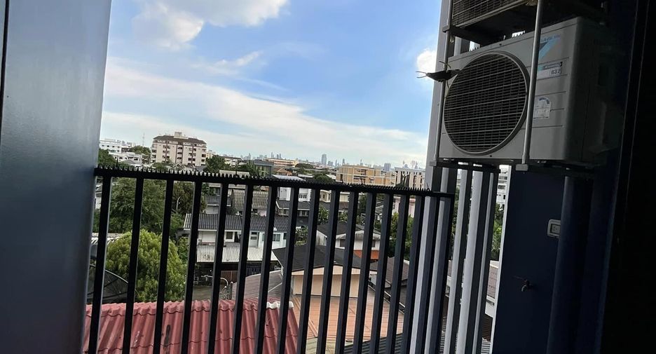 For rent 1 bed condo in Wang Thonglang, Bangkok