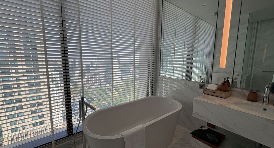For rent 2 ベッドルーム condo in Pathum Wan, Bangkok