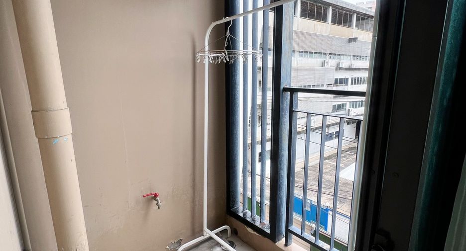 À louer studio condo à Yan Nawa, Bangkok