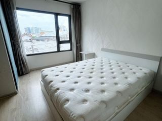 À louer studio condo à Yan Nawa, Bangkok