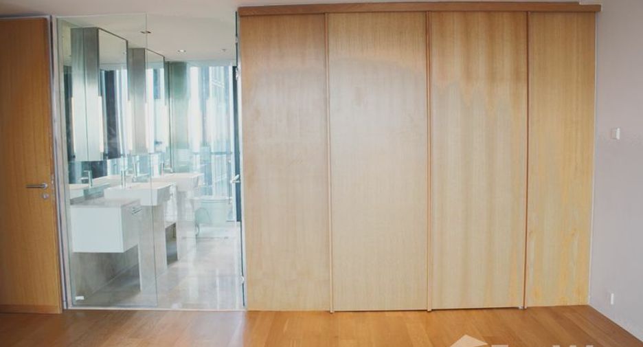 For rent 3 bedrooms condo in Sathon, Bangkok