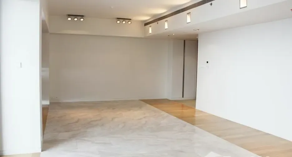 For rent 3 bedrooms condo in Sathon, Bangkok
