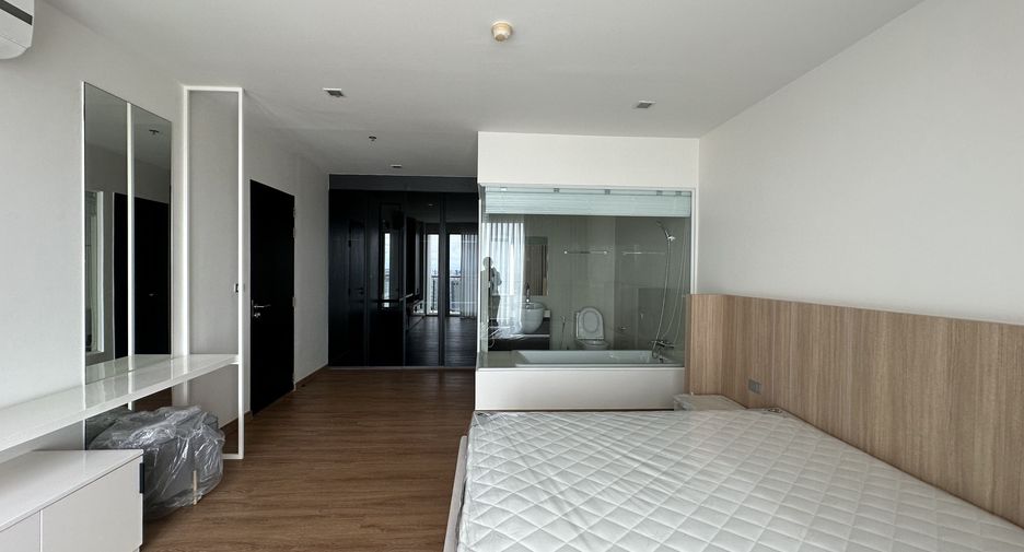 For rent 3 bedrooms condo in Khlong Toei, Bangkok