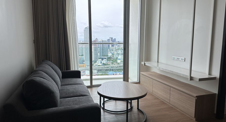 For rent 3 bedrooms condo in Khlong Toei, Bangkok
