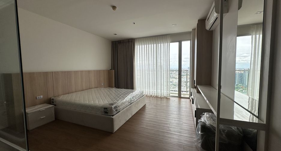 For rent 3 bedrooms condo in Khlong Toei, Bangkok