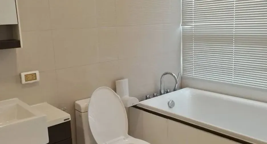 For rent 3 bedrooms condo in Khlong Toei, Bangkok
