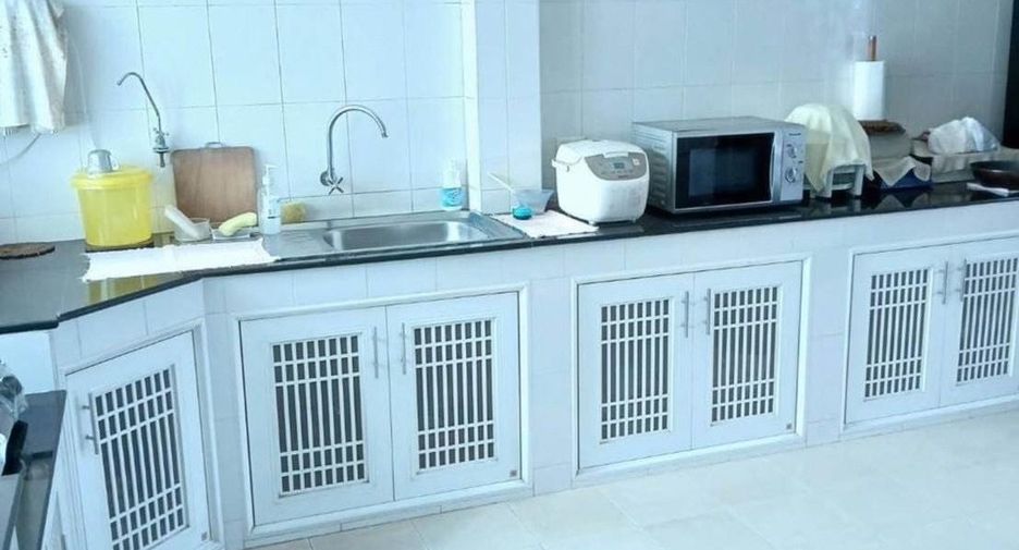 Haus zur Miete mit 4 Zimmer in Lat Krabang, Bangkok
