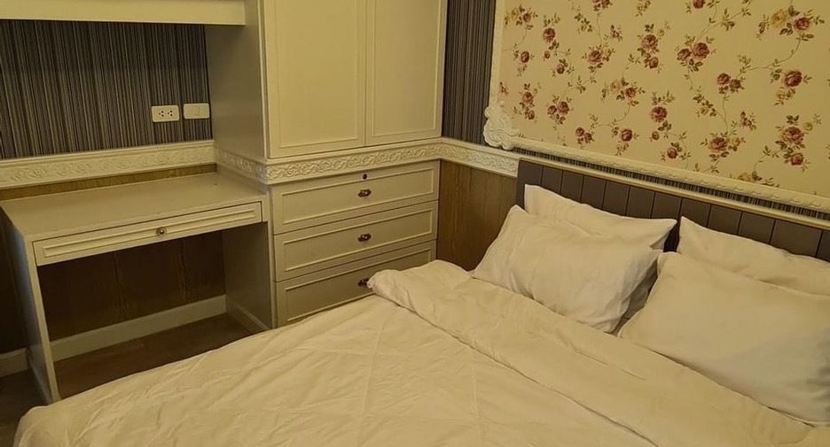 For rent 2 bedrooms condo in Huai Khwang, Bangkok