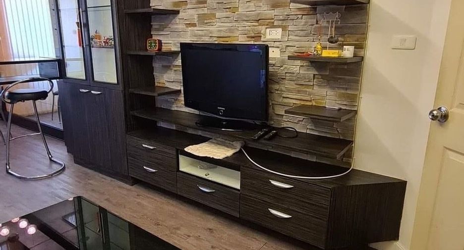 For rent 2 bedrooms condo in Huai Khwang, Bangkok