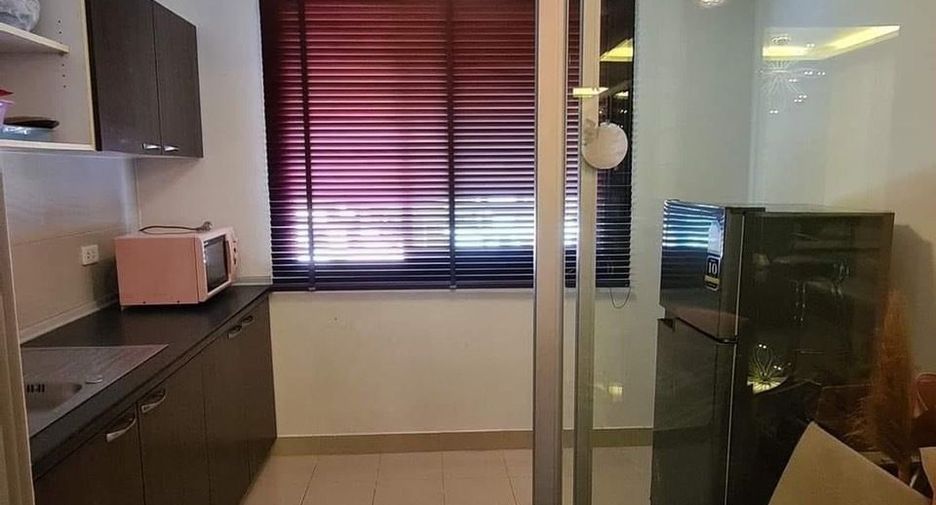 For rent 2 bedrooms condo in Huai Khwang, Bangkok