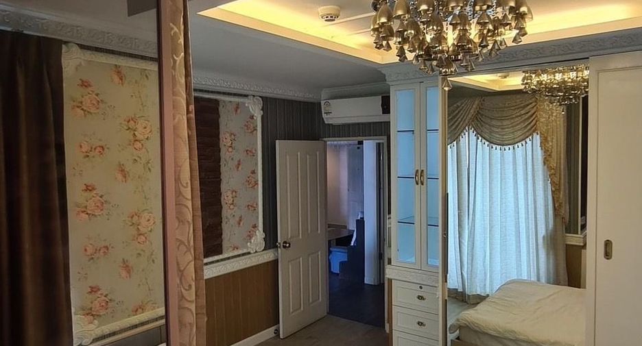 For rent 2 bedrooms condo in Huai Khwang, Bangkok