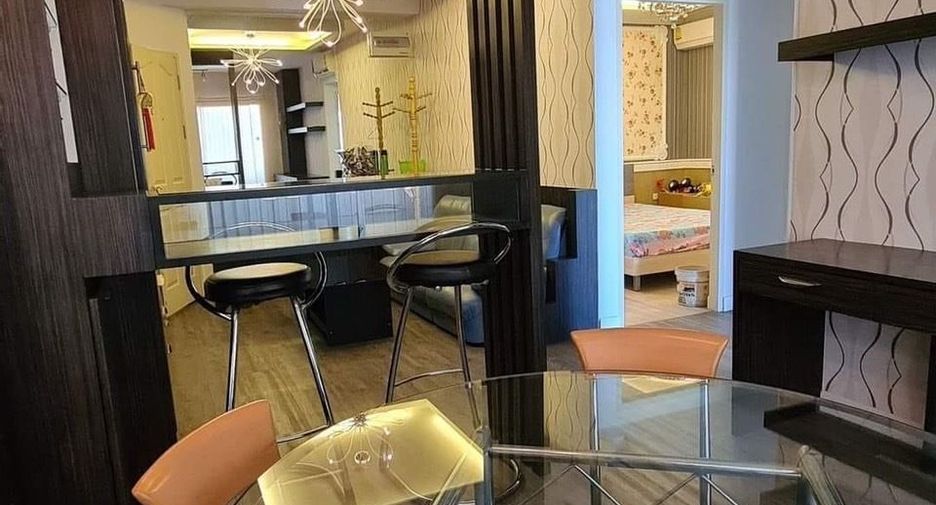 For rent 2 bedrooms condo in Huai Khwang, Bangkok