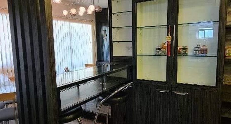 For rent 2 bedrooms condo in Huai Khwang, Bangkok