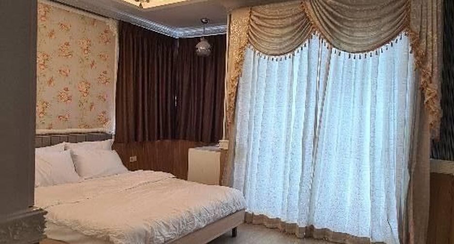 For rent 2 bedrooms condo in Huai Khwang, Bangkok