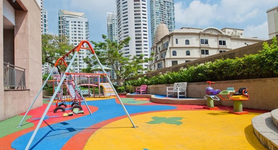 For rent 3 bedrooms condo in Khlong Toei, Bangkok