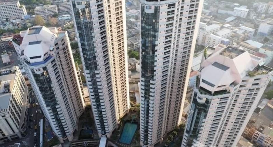 For rent 3 bedrooms condo in Khlong Toei, Bangkok