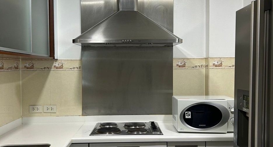 For rent 2 bedrooms condo in Watthana, Bangkok