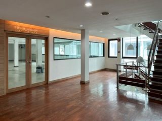 For rent 9 bedrooms retail Space in Watthana, Bangkok