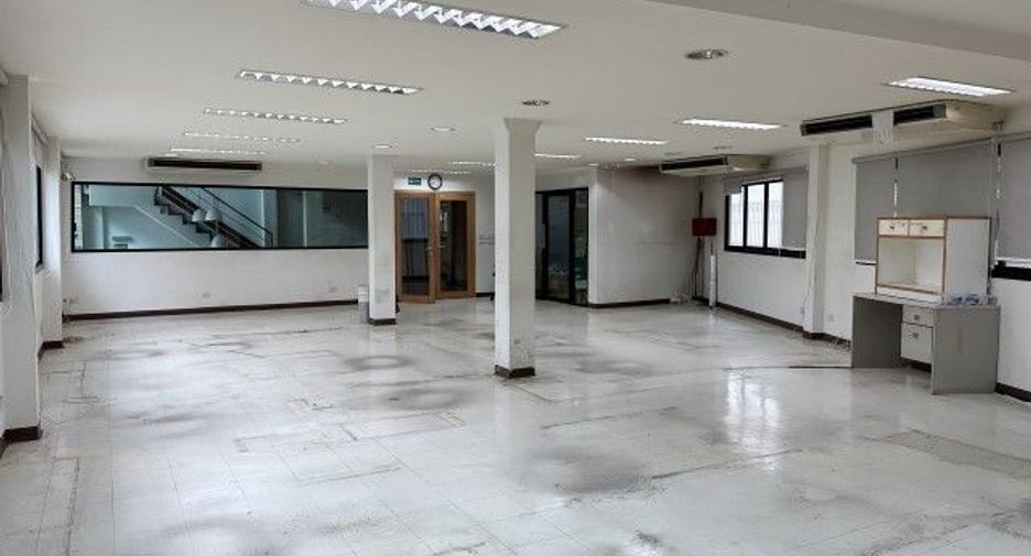 出租 9 卧室 商业空间 在 Watthana, 曼谷