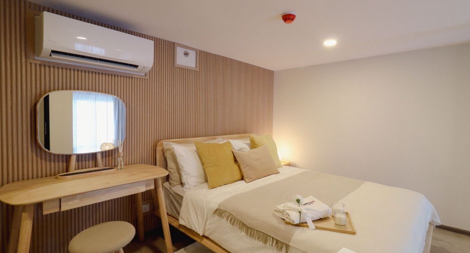 For rent 2 bedrooms condo in Huai Khwang, Bangkok