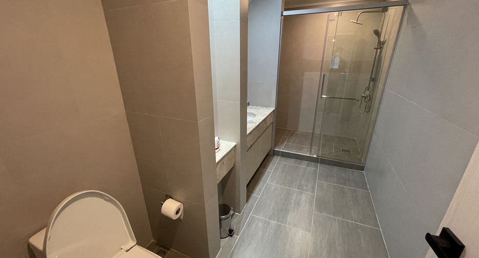 For rent 4 bedrooms condo in Watthana, Bangkok