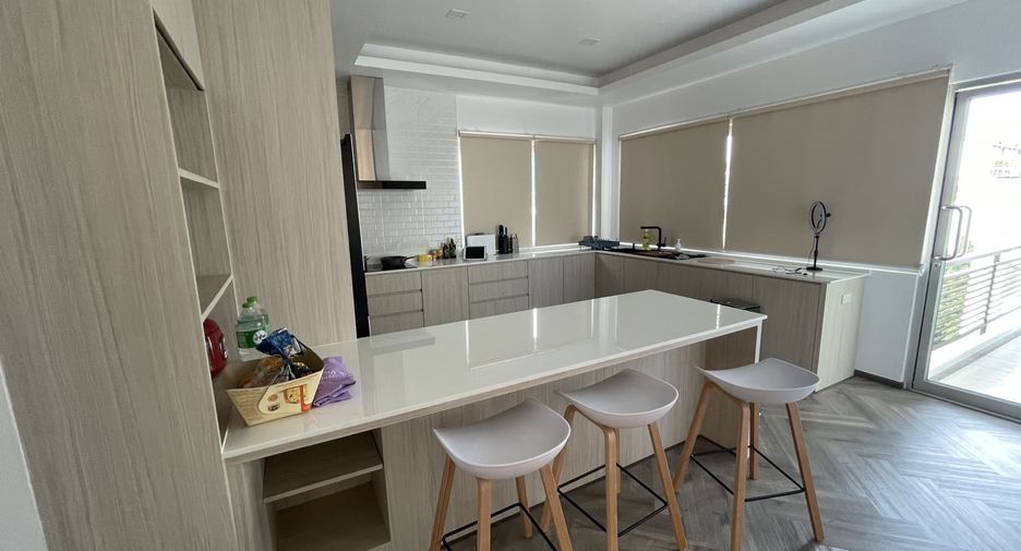 For rent 4 bedrooms condo in Watthana, Bangkok