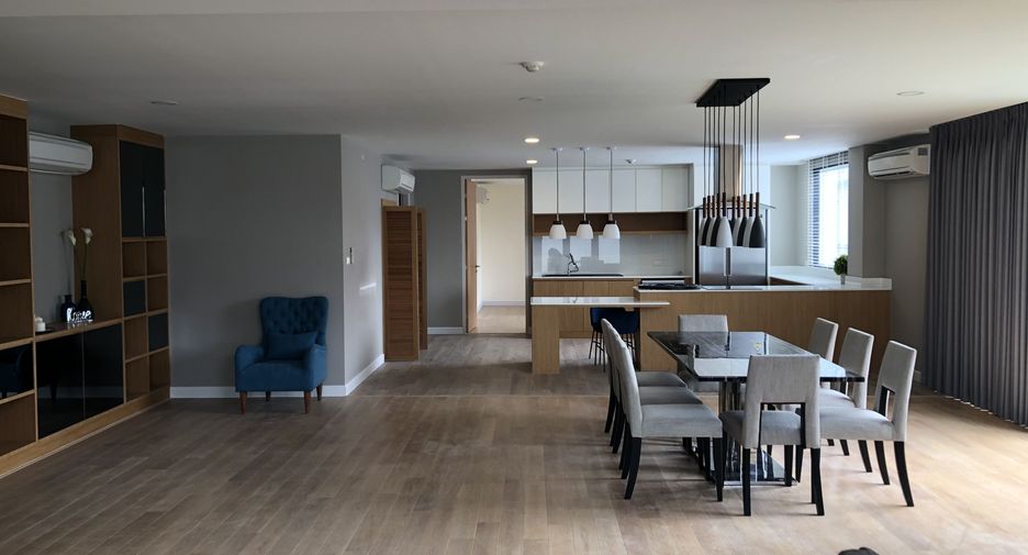 For rent 3 bedrooms condo in Watthana, Bangkok
