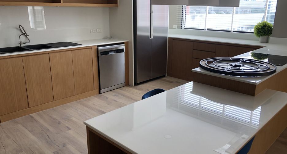For rent 3 bedrooms condo in Watthana, Bangkok