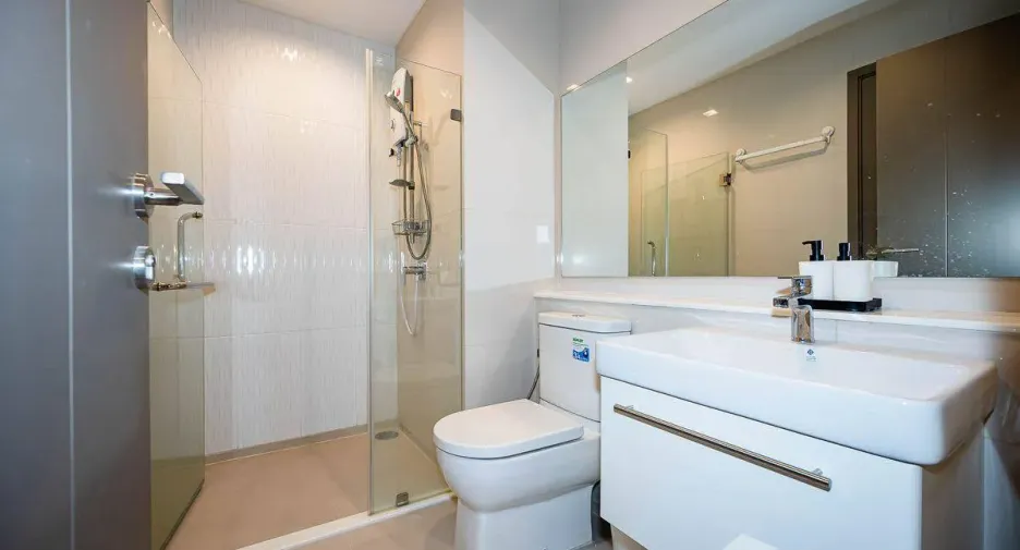 Condo en alquiler de 2 habitaciones en Huai Khwang, Bangkok