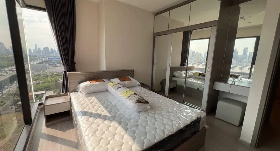 Condo en alquiler de 2 habitaciones en Huai Khwang, Bangkok
