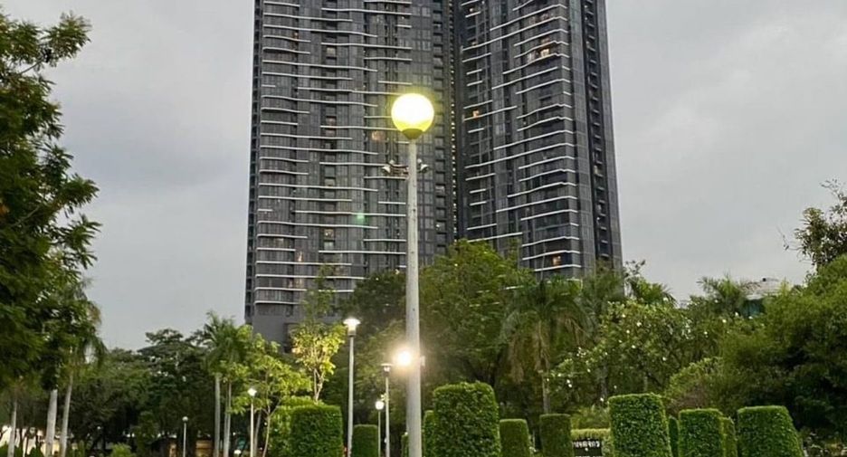 For rent 2 bedrooms condo in Chatuchak, Bangkok