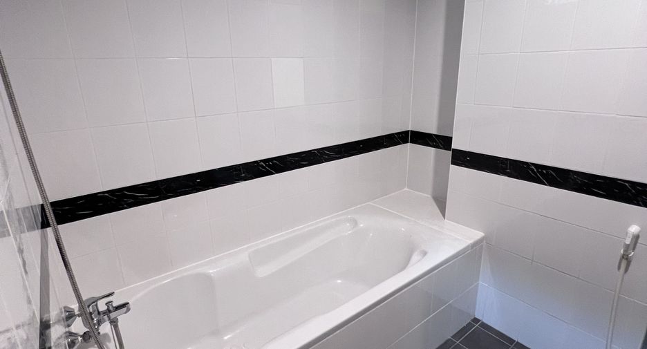 For rent 3 bedrooms condo in Watthana, Bangkok