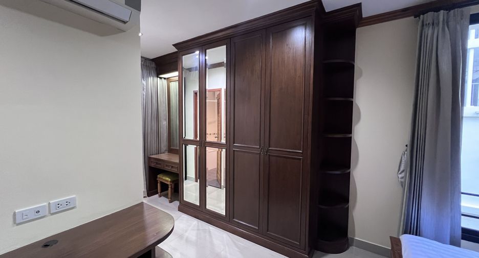 For rent 3 bedrooms condo in Watthana, Bangkok