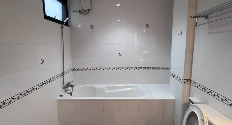 For rent 3 bedrooms condo in Watthana, Bangkok