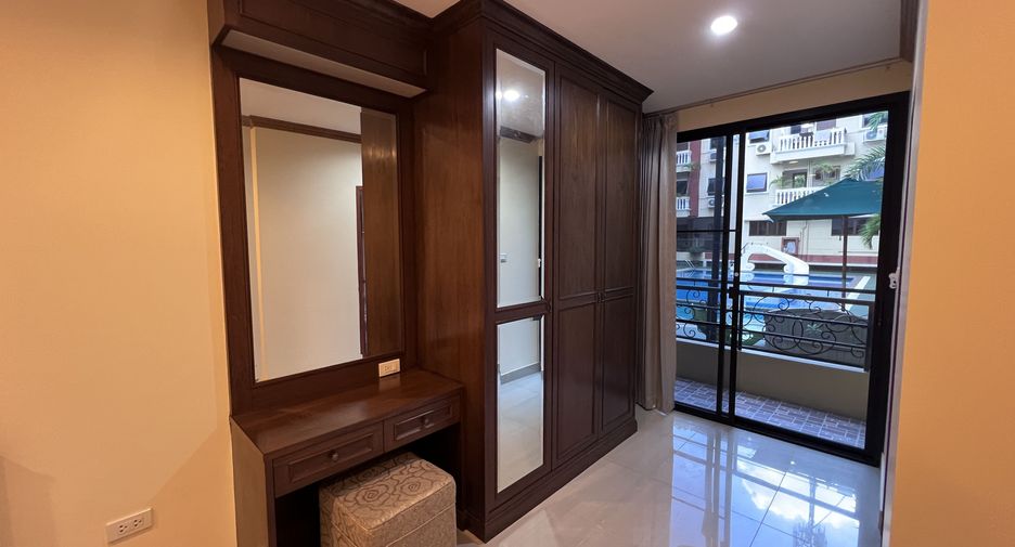 For rent 3 bedrooms condo in Watthana, Bangkok
