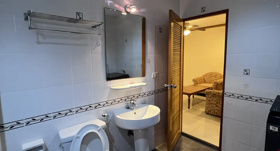 For rent 3 bedrooms condo in Watthana, Bangkok